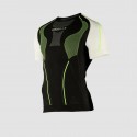 Questa maglia tecnica unisce ricerca scientifica e comfort quotidiano, offrendo performance e benessere a chi la indossa.